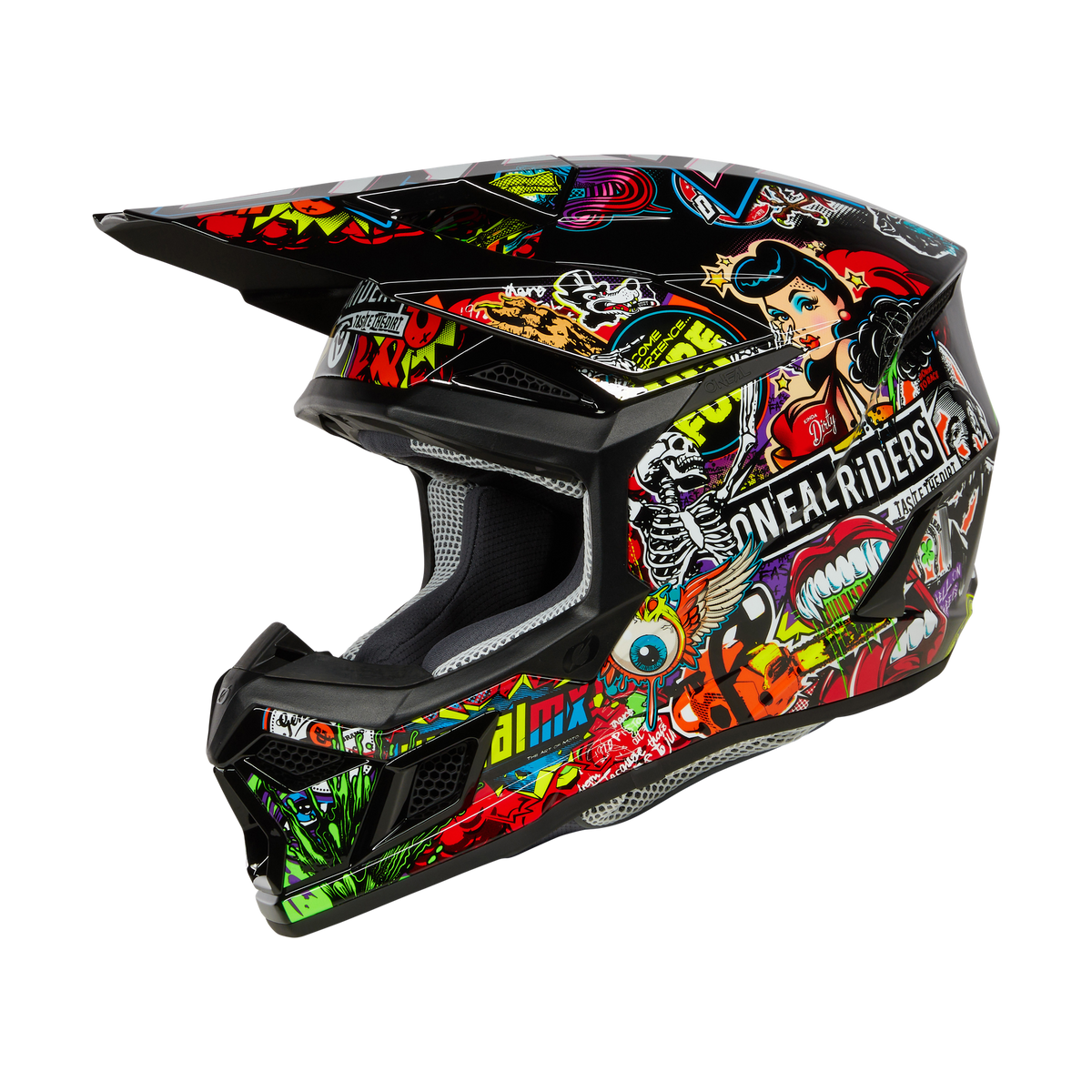 Der O'NEAL 3SRS Helm CRANK ist ein farbenfroher Integralhelm für Motocross, der eine Reihe auffälliger Grafiken präsentiert, darunter Cartoon-Totenköpfe, Flammen, einen Mund voller Zähne und eine Frau mit Bandana. Der O'NEAL Riders-Text ist deutlich sichtbar an der Seite dieses ABS-Helms angebracht.