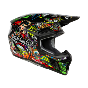 Ein schwarzer O'NEAL 3SRS Helm CRANK, geschmückt mit lebendigen Kunstwerken im Graffiti-Stil mit bunten Figuren, Mustern und Text. Das Design umfasst wilde Gesichter und fettgedruckte Texte wie „Oneal Riders“ auf der Seite. Er besteht aus ABS 3SRS MX Helmmaterial und verfügt außerdem über ein Visier zum Schutz der Augen.