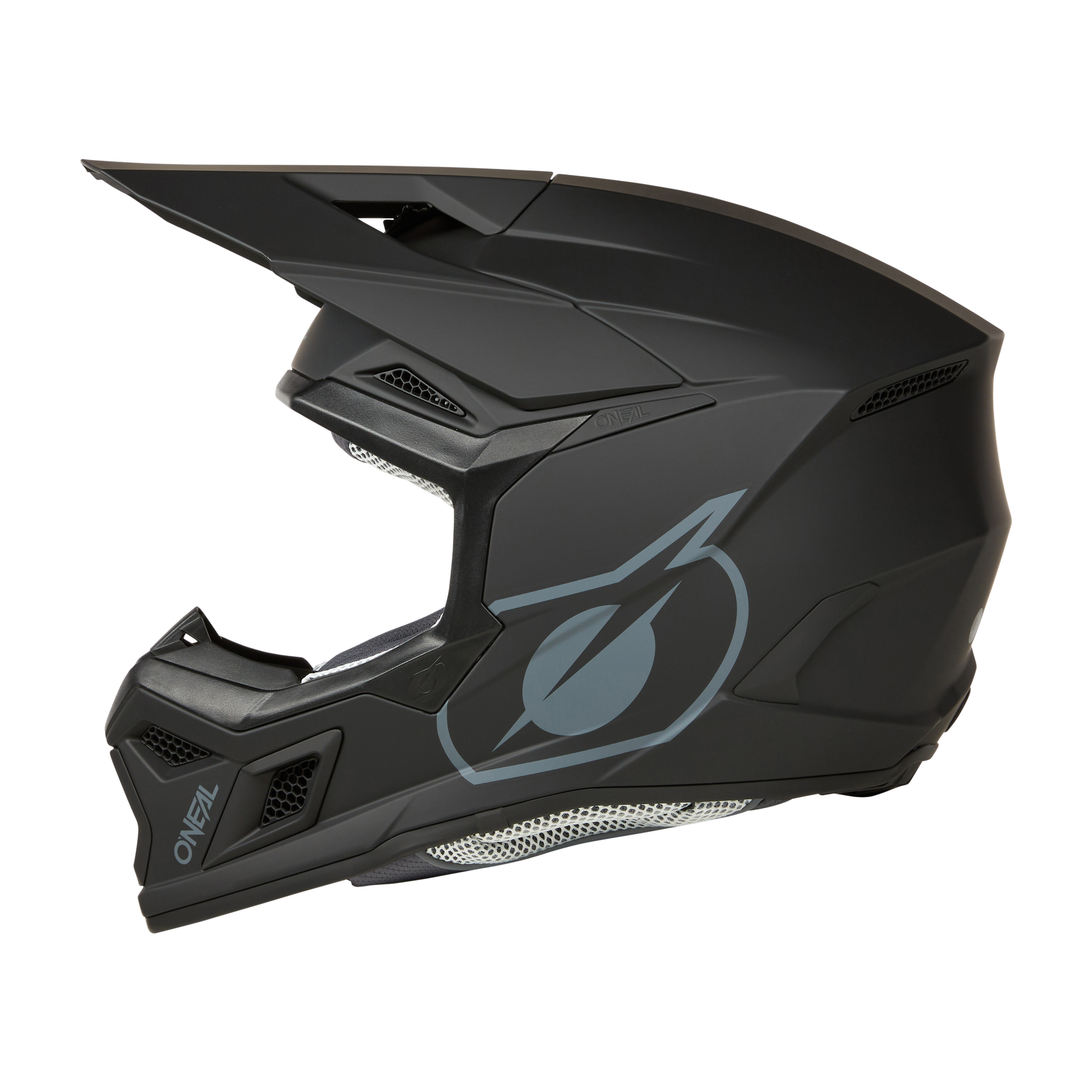Der O'NEAL 3SRS Helm SOLID ist ein schwarzer Integralhelm für Motorradfahrer mit einem schlanken Design mit eckigen Linien und einem großen Visier. Er verfügt über ein abstraktes Logo an der Seite sowie Belüftungsöffnungen oben und an den Seiten für eine verbesserte Luftzirkulation. Der Markenname „O'Neal“ ist prominent auf dem Kinnschutz angebracht und verkörpert Motocross-Profi-Qualität.