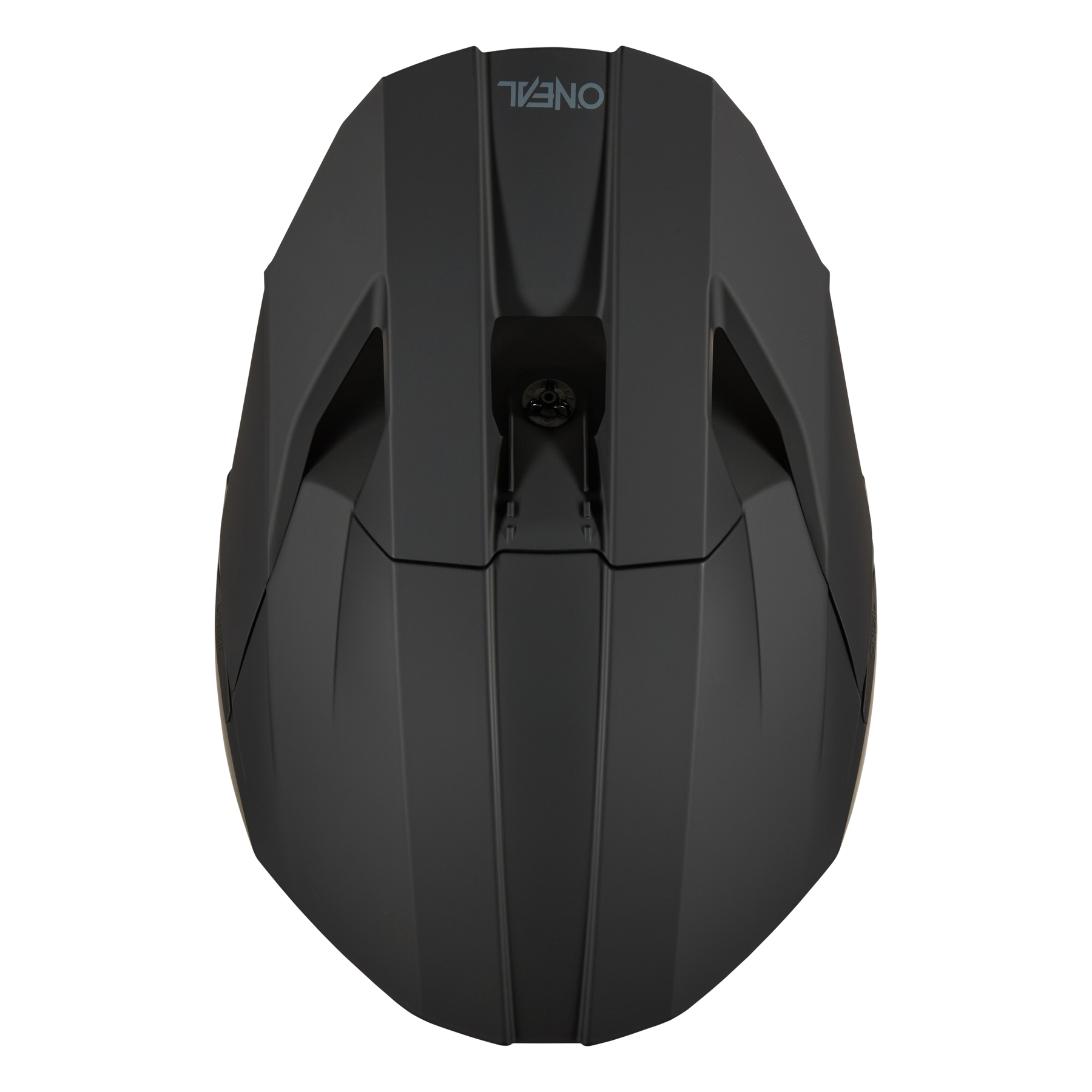 Ein schwarzer aerodynamischer Fahrradhelm, von vorne betrachtet, mit schlanken, eckigen Linien und Belüftungsschlitzen. Das Wort „O’NEAL“ ist oben in der Mitte des O’NEAL 3SRS Helm SOLID deutlich sichtbar und erinnert an die Präzision der ABS 3SRS MX Helmdesigns.
