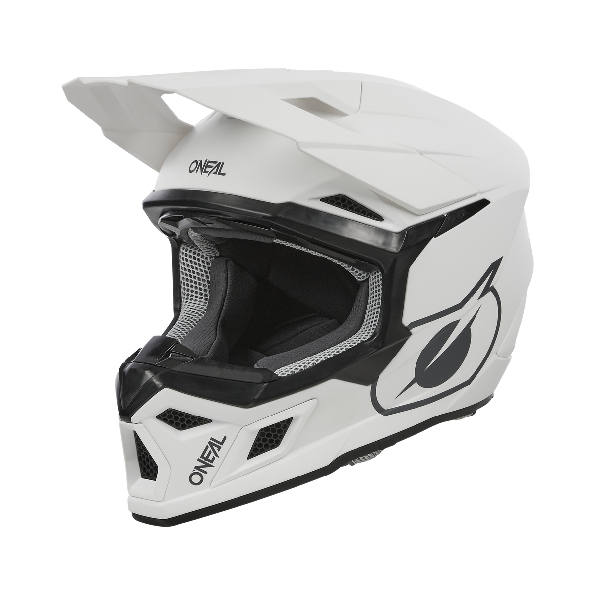 Der O'NEAL 3SRS Helm SOLID ist ein weißer Offroad-Motorradhelm mit schwarz-grauer Innenausstattung und kantigem Design. Er trägt den Markennamen „O'NEAL“ auf dem Visier und im Kinnbereich sowie ein stilisiertes „O“-Logo an der Seite. Der Helm hat eine starke, aerodynamische Form.
