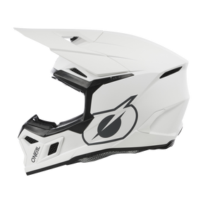 Ein eleganter, weißer Integralhelm für Motorradfahrer mit eckigem Design und schwarzer Einfassung um die Visieröffnung. Der Helm, der an den O'NEAL 3SRS Helm SOLID erinnert, hat ein auffälliges schwarzes Logo an der Seite und Belüftungsöffnungen. Die Marke „O'NEAL“ ist in der Nähe des Kinnschutzbereichs sichtbar.
