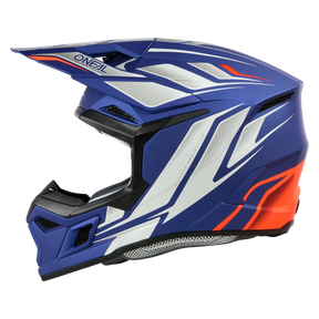 Eine detaillierte Seitenansicht eines blau-silbernen Integralhelms mit orangefarbenen Akzenten und einem angebrachten Visier. Der aerodynamische O'NEAL 3SRS Helm VERTICAL bietet einen schlanken, modernen Look mit dem Markennamen „O'NEAL“ auf der Visierkante, perfekt für jede Rennsession.