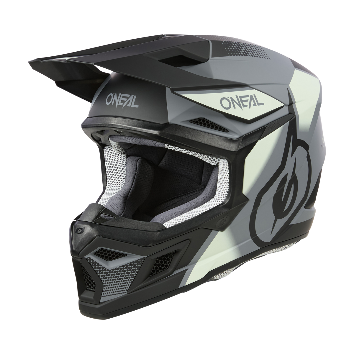 Der O'NEAL 3SRS Helm VISION ist ein schwarz-grauer Motocross-Helm mit elegantem Design. Auf der Vorderseite und an den Seiten ist die Marke „O'Neal“ zusammen mit einer großen Grafik deutlich zu erkennen. Die Innenseite ist für Komfort und Schutz gepolstert.