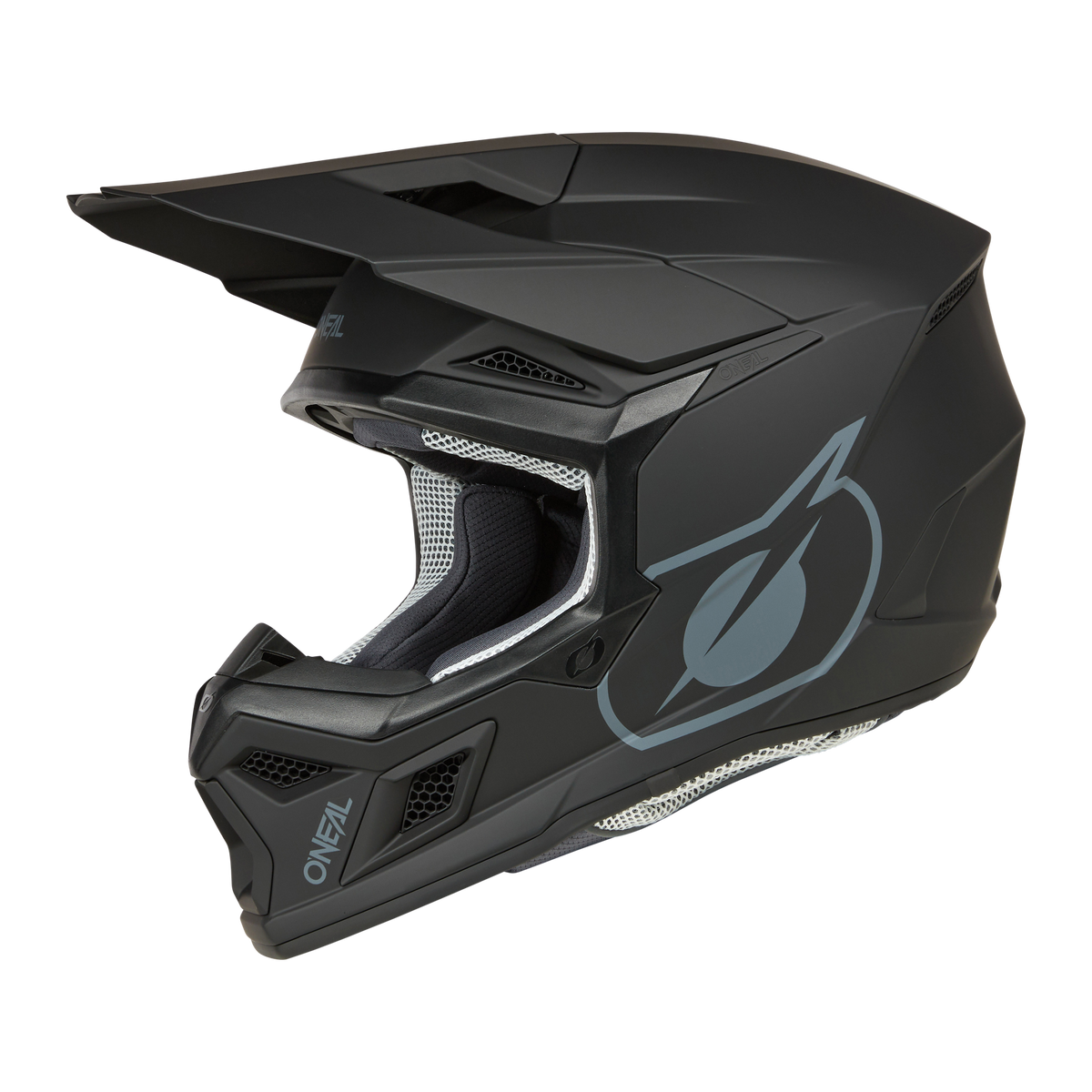 Der O'NEAL 3SRS Helm Kinder SOLID ist ein mattschwarzer Integralhelm von O'NEAL. Er verfügt über eine harte Außenschale, ein großes Visier und einen markanten Kinnschutz. Der Helm besticht durch ein schlankes Design mit Belüftung und einem dezenten grafischen Muster, einschließlich des O'NEAL-Logos. Die Innenseite ist mit gepolsterten Polstern für zusätzlichen Komfort und Halt ausgestattet.