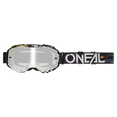 Die O'NEAL B-10 Brille ATTACK MTB-Brille hat ein klares Glas mit schwarz-weißem Schachbrettmuster und ein schwarzes, verstellbares Band mit dem markanten weißen O'NEAL-Logo.