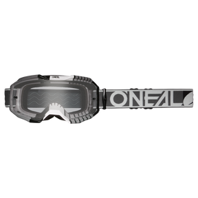 Die O'NEAL B-10 Brille DUPLEX verfügt über eine transparente Linse, einen grauen Rahmen und ein verstellbares schwarzes Band mit weißem „ONEAL“-Schriftzug. Das äußere Wellenmuster verbessert den Augenschutz. Erhältlich in Grau/Weiß/Schwarz - Klar.