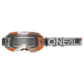 Die O'NEAL B-10 Brille DUPLEX bietet erstklassigen Augenschutz mit klarer Linse, einem markanten orange-schwarzen Rahmen und einem verstellbaren Riemen mit „O'NEAL“-Schriftzug in fettem weißen Schriftzug. Die innere Linse ist mit einem Wellenmuster versehen und somit die ideale Wahl für MX/MTB-Fahrer.