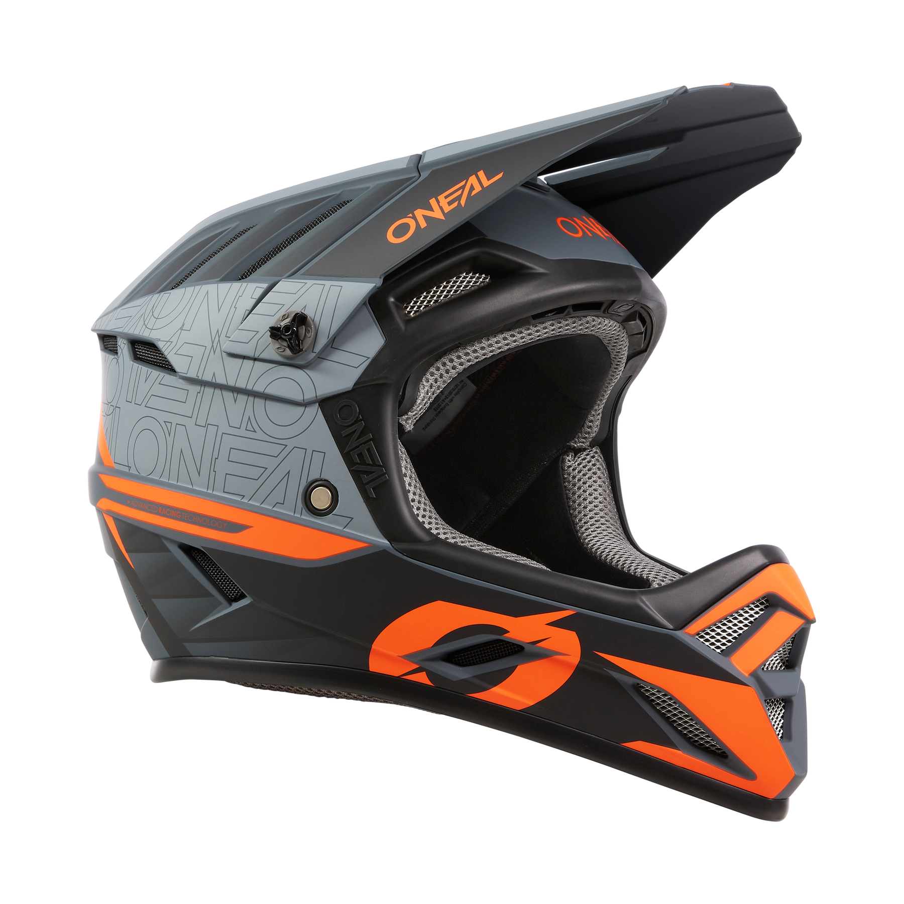 Der O'NEAL BACKFLIP Helm ECLIPSE ist ein schwarz-grauer MTB-Helm mit orangefarbenen Akzenten, "O'NEAL"-Branding an der Seite, Visier, Kinnschutz und Belüftungsöffnungen für Komfort und Schutz.