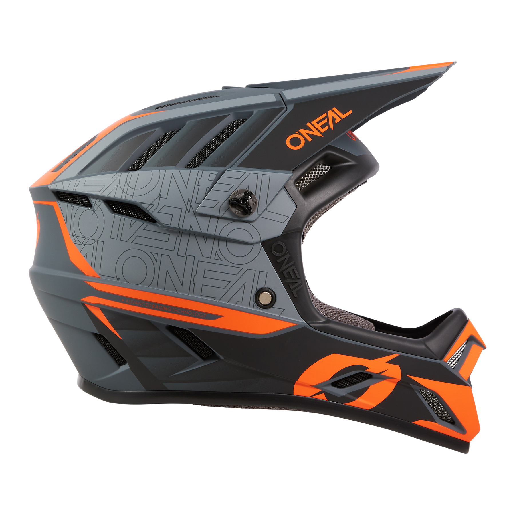 Der O'NEAL BACKFLIP Helm ECLIPSE ist ein mattschwarzer Fullface-MTB-Helm mit kräftigen orangefarbenen Akzenten und geometrischen Mustern, mit dem Schriftzug "O'NEAL" an der Seite und am Visier, Belüftungsschlitzen und einem stabilen Kinnschutz für optimalen Schutz.