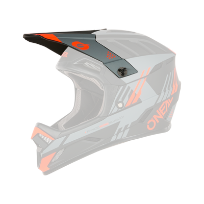 Der O'NEAL Visor BACKFLIP Helm STRIKE mit aerodynamischem Design und Belüftungseigenschaften ist in einem auffälligen grau-roten Farbschema mit integrierten geometrischen Mustern und Streifen erhältlich. Dieser Integralhelm für Motocross trägt auf der Seite deutlich den Markennamen „O'NEAL“.