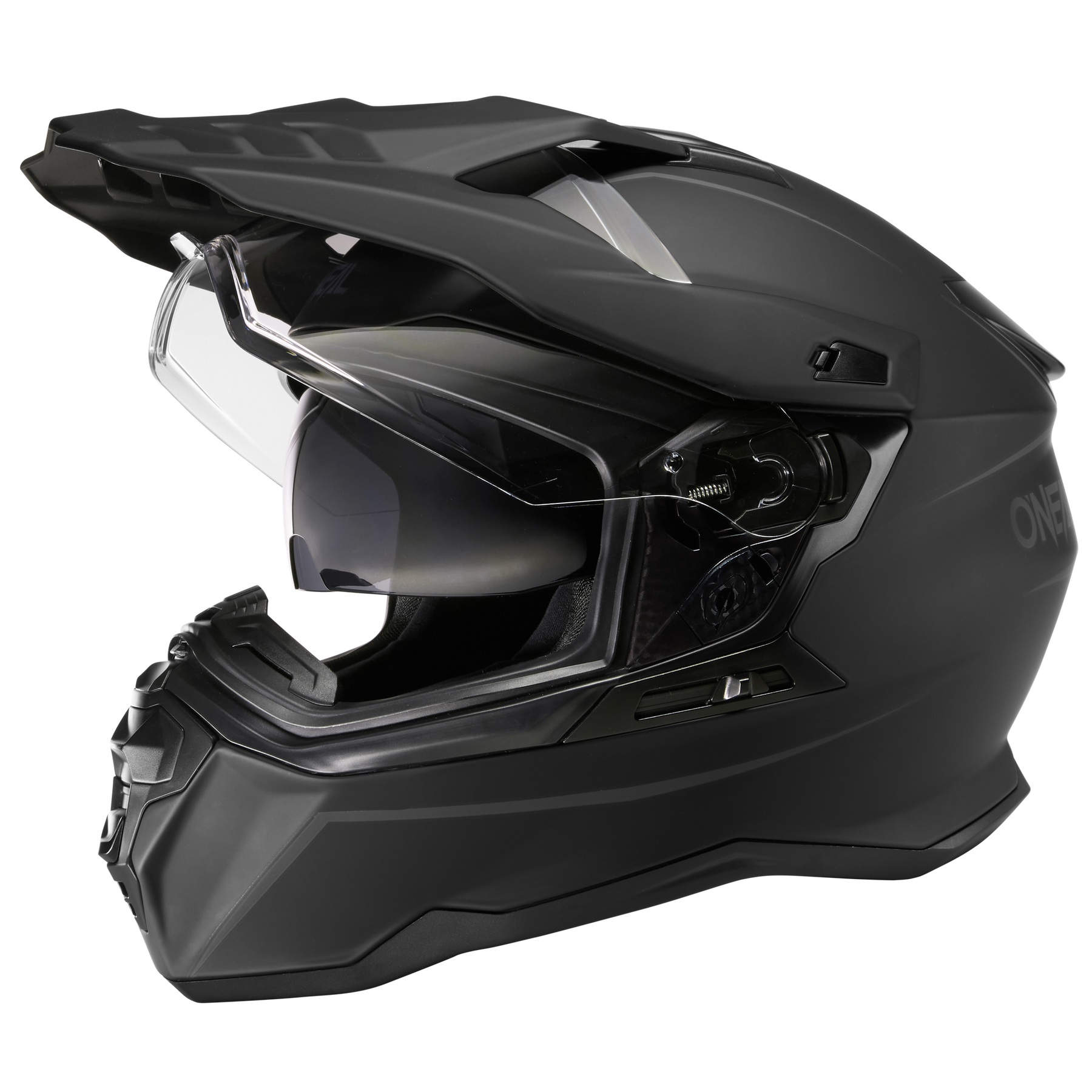 Ein O'NEAL D-SRS Helm SOLID, ein schwarzer Integralhelm mit transparentem Visier und integriertem Sonnenschutz, mit aerodynamischen Designelementen und Belüftungsöffnungen. Das Markenlogo „ONE“ befindet sich hinten und die Innenpolsterung ist teilweise durch das offene Visier sichtbar.