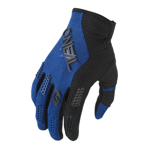 Ein einzelner blau-schwarzer O'NEAL ELEMENT Handschuh RACEWEAR-Handschuh aus atmungsaktivem, strukturiertem Material mit Schutzelementen an den Knöcheln und Fingern. Das O'NEAL Motocross-Logo ist oben gut sichtbar angebracht und der Handschuh ist für den Einsatz beim Sport oder bei Outdoor-Aktivitäten konzipiert.