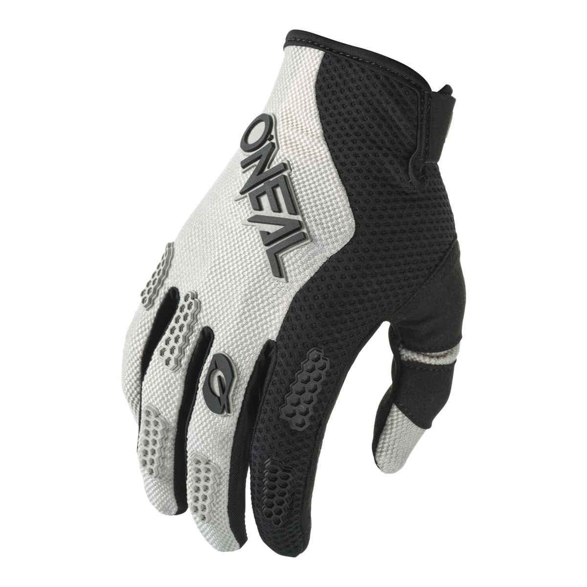 Der O'NEAL ELEMENT Handschuh RACEWEAR von O’NEAL ist ein schwarz-grauer Sporthandschuh mit Mesh-Gewebe für Atmungsaktivität und gummierten Griffakzenten an den Fingern, was ihn ideal zum Mountainbiken macht. Der Markenname „O'Neal“ ist in erhabener schwarzer Schrift prominent auf der Rückseite des Handschuhs angebracht.