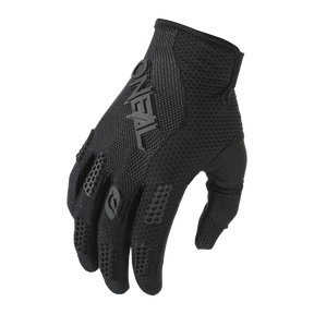 Der O'NEAL ELEMENT Damenhandschuh RACEWEAR ist ein schwarzer, strukturierter Handschuh aus atmungsaktivem Netzgewebe und verstärkten Nähten, der sowohl für Motocross als auch für Mountainbiken entwickelt wurde. Er trägt deutlich sichtbar den Markennamen „O'NEAL“ auf dem Handrücken und verfügt über ein kleines Logo an einem Finger sowie einen sicheren, verstellbaren Handgelenkverschluss.