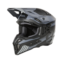 Der O'NEAL EX-SRS Helmet HITCH ist ein schwarz-grauer Integralhelm mit aerodynamischem Design und Belüftungsschlitzen. Er ist ideal für ganztägige Fahrsessions, trägt das O'Neal-Branding auf der Stirn und dem Kinnschutz und verfügt über ein großes Visier für verbesserten Schutz.
