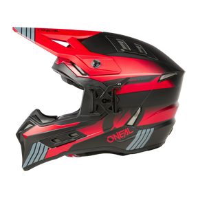 Seitenansicht eines rot-schwarzen O'NEAL EX-SRS Helms HITCH mit dem markanten „O'Neal“-Markenlogo an der Seite. Der Helm verfügt über ein Visier, mehrere Belüftungsöffnungen, integrierte Airflaps™ und ein schlankes, aerodynamisches Design mit kräftigen Farbakzenten – perfekt für Ihre Radtouren.