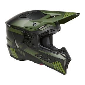 Der O'NEAL EX-SRS Helm HITCH in Schwarz und Grün verfügt über ein kantiges Design mit Visierspitze. Der Helm trägt an mehreren Stellen stolz den Markennamen „O'NEAL“ und ist mit Belüftungsschlitzen, integrierten AirflapsTM und sichtbarer Schutzpolsterung im Inneren ausgestattet – perfekt für jede Fahrsession.