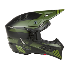 Seitenansicht eines mattschwarzen und grünen O'NEAL EX-SRS Helms HITCH mit eckigen Akzenten und Belüftungsöffnungen. Der Helm verfügt über integrierte Airflaps™, ein Visier und einen Kinnschutz, wobei der Markenname „O'NEAL“ prominent auf seinem Design abgebildet ist – perfekt für Ihre Fahrsessions.