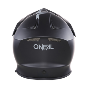 Rückansicht des schwarzen O'NEAL F-SRS Helms SOLID Quin ready mit Belüftungsöffnungen und weißem Logo. Dieser stylische Helm kombiniert Komfort mit fortschrittlichen Sicherheitsfunktionen für Ihre Fahrt.