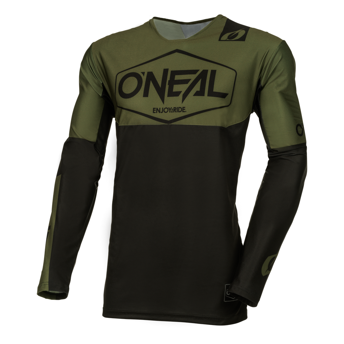 Wir präsentieren das O'NEAL MAYHEM Jersey HEXX, ein leistungsstarkes, langärmliges Motocross-Trikot von O'NEAL. Dieses zweifarbige Trikot zeigt eine olivgrüne obere Hälfte kombiniert mit einer schwarzen unteren Hälfte und Ärmeln. Auf der Brust prangt „O'Neal“ und unter dem Logo ist „ENJOY RIDE.“ aufgedruckt. Das Design verfügt außerdem über verschiedene kleine Logos an den Ärmeln und am Saum für eine stilvolle Note.