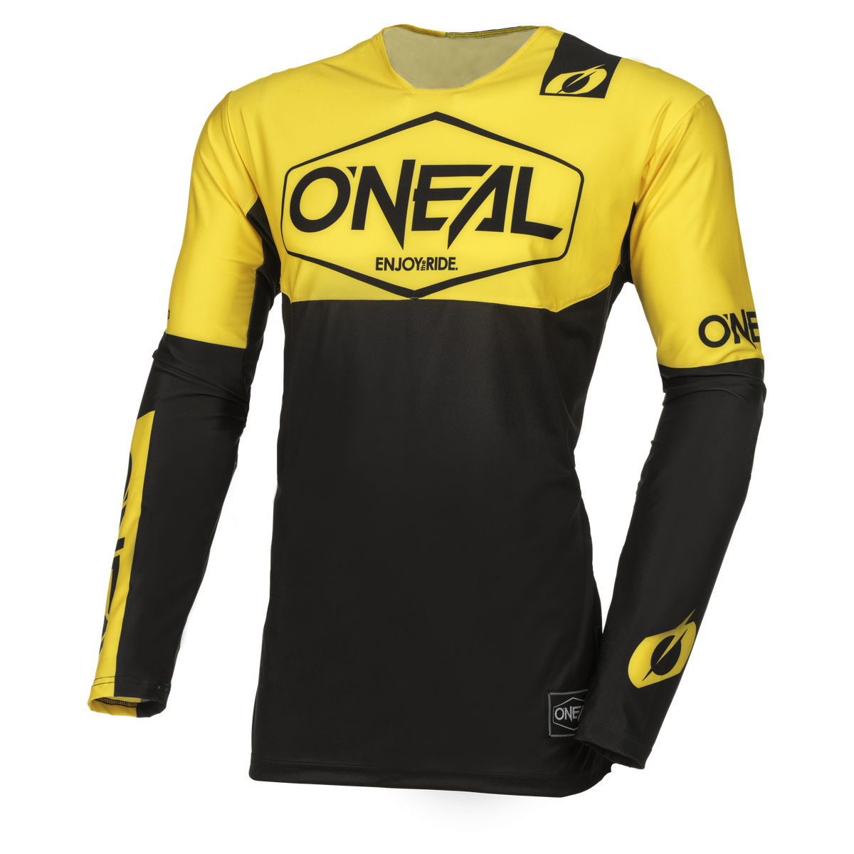 Das O'NEAL MAYHEM Jersey HEXX, ein schwarz-gelbes Langarm-Motocross-Trikot, trägt auf der Vorderseite, den Ärmeln und dem Kragen deutlich den Markennamen „O'NEAL“. Unter dem Markennamen trägt das Shirt den Slogan „ENJOY THE RIDE“, was seine Hochleistungsqualität und Funktionalität unterstreicht. Darüber hinaus verfügt es über schwarze Akzente auf der unteren Hälfte des Shirts und an den Ärmeln.