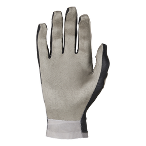 Ein einzelner grauer O'NEAL PODIUM 1.0-Handschuh mit schwarzem Rand und grauem Handgelenkband wird auf einem einfarbigen Hintergrund angezeigt. Der O'NEAL-Handschuh, der auf Haltbarkeit und Schutz ausgelegt ist, bietet hohen Komfort und wird mit der Handfläche nach oben gezeigt.