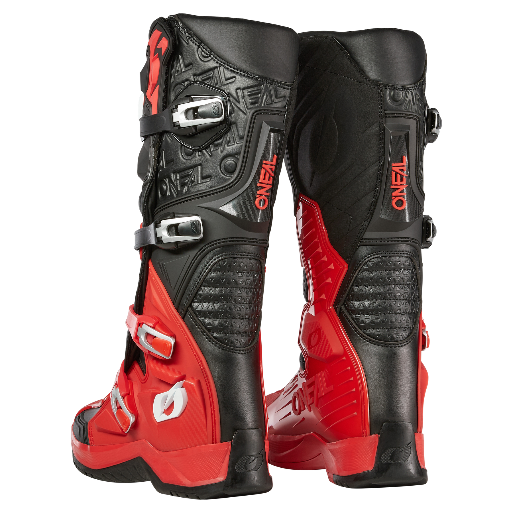 Die O'NEAL RMX PRO Stiefel sind schwarz-rote Motocross-Stiefel mit strukturierten Einsätzen, Metallschnallen, dem weiß-orangen O'NEAL-Logo, robusten Sohlen und verstärktem Schutz für Ihre Offroad-Abenteuer.