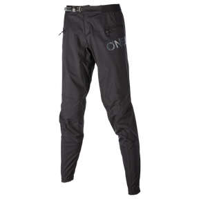 O'NEAL TRAILFINDER Damen MTB Hose mit schmaler Passform, Gürtelschnalle in der Taille, Reißverschlusstaschen an den Seiten und dem Markennamen „O'NEAL“ in großen Buchstaben auf dem linken Oberschenkel. Diese leichte MTB Hose bietet optimalen Komfort und Schutz für jede Outdoor-Aktivität.