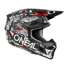 Ein schwarz-weißer O'NEAL 3SRS Helm ATTACK Motocross-Helm mit Visier und kräftigen roten Akzenten. Der Helm ist mit grafischen Texten und Bildern versehen, darunter dem Markennamen, der prominent auf der Seite angebracht ist. Das Innenfutter ist sichtbar und weist eine Polsterung für Komfort und Schutz auf.