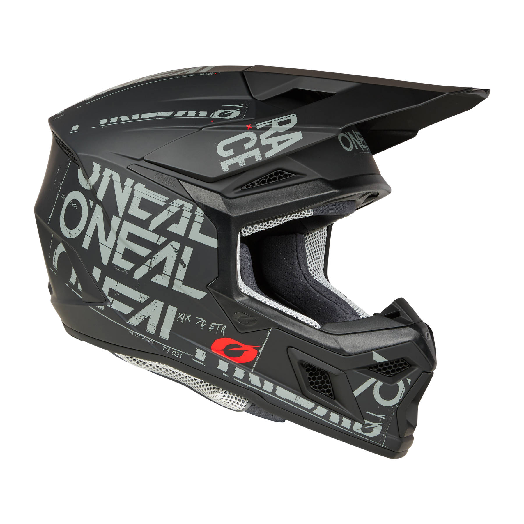 Der O'NEAL 3SRS Helm STATIC ist ein auffälliger Integralhelm für Motocross in Schwarz und Grau, der die Marke „O'Neal“ in verschiedenen Schriftarten und Größen prominent zur Schau stellt. Dieser aus ABS-Material gefertigte Helm verfügt über Belüftungsöffnungen, einen schützenden Kinnschutz und ein praktisches Visier. Das Design besticht durch eine Kombination aus matten und glänzenden Texturen für zusätzlichen Stil.