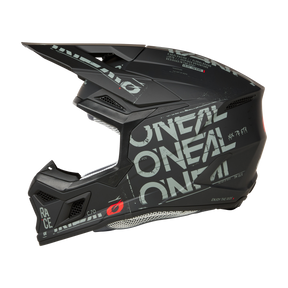 Ein eleganter schwarzer O'NEAL 3SRS Helm STATIC Motocross-Helm mit grauen und weißen Grafikdesigns, auf deren Seite der Markenname „O'NEAL“ deutlich zu sehen ist. Dieser ABS-Helm verfügt über ein Visier, einen Kinnschutz und Belüftungsöffnungen für Sicherheit und Komfort.