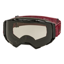Die O'NEAL B-22 Goggle STATIC in einem eleganten Rotgrau verfügt über eine dunkel getönte Linse mit 100 % UV-Schutz, eine Antibeschlagbeschichtung für klare Sicht und ein strukturiertes kastanienbraunes Band mit Logos auf beiden Seiten.