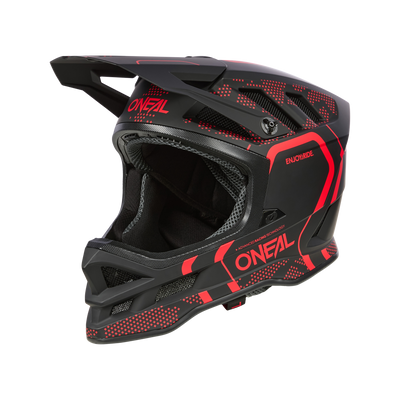 Der O'NEAL BLADE Polyacrylite Helm STRIKE ist ein schwarz-roter Integralhelm mit Visier. Er zeichnet sich durch ein raffiniertes Design mit deutlich sichtbarem „O'NEAL“-Schriftzug aus. Dieser Helm ist mit Belüftungsöffnungen und Polsterung für Funktion und Komfort ausgestattet und garantiert sowohl Schutz als auch Komfort.