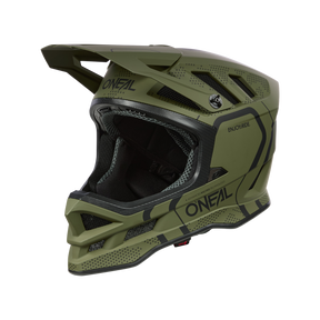Ein grüner O'NEAL BLADE Polyacrylite Helm STRIKE Integralhelm für Mountainbikes mit schwarzen Akzenten und Belüftungsöffnungen. Der Helm verfügt über ein Visier und ein robustes, schützendes Design, das für Offroad- und Downhill-Biken geeignet ist und optimalen Komfort gewährleistet. Das Wort „O'NEAL“ ist auf der Seite aufgedruckt.