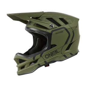 Ein grüner O'NEAL BLADE Polyacrylite Helm STRIKE mit schwarzen Akzenten. Dieser Integralhelm verfügt über ein Visier, mehrere Belüftungspunkte und ein Branding, das das O'NEAL-Logo und den Satz „Enjoy ride“ umfasst. Das Design bietet Funktion und Komfort mit einem modernen, aerodynamischen Look.