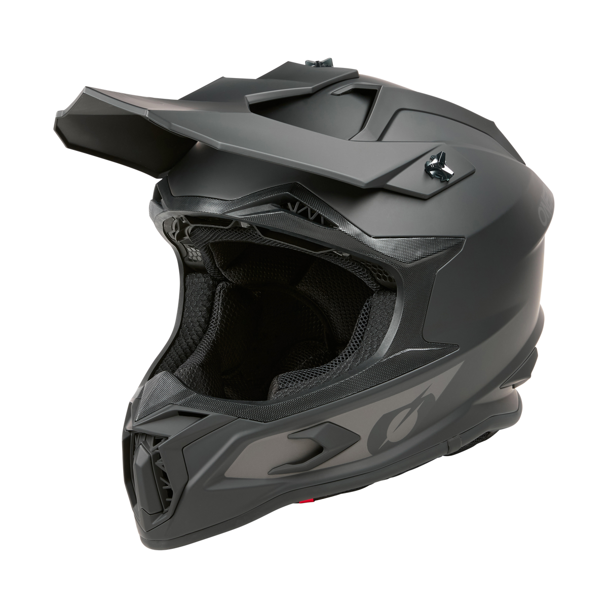 Wir präsentieren den O'NEAL C-SRS Helm SOLID, einen mattschwarzen Motocross-Helm mit elegantem und stilvollem Design. Er verfügt über ein schützendes Visier und eckige Konturen sowie ein sichtbares Innenfutter, das durch sein offenes Design maximale Sicherheit und Komfort unterstreicht.