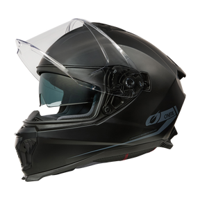 Wir präsentieren den O'NEAL CHALLENGER Helm SOLID: einen eleganten, mattschwarzen Integralhelm mit klarem Visier und integriertem Sonnenschutz. Mit seinem aerodynamischen Design und dem dezenten Seitenlogo bietet er Stil und erstklassigen Schutz bei jeder Fahrt.
