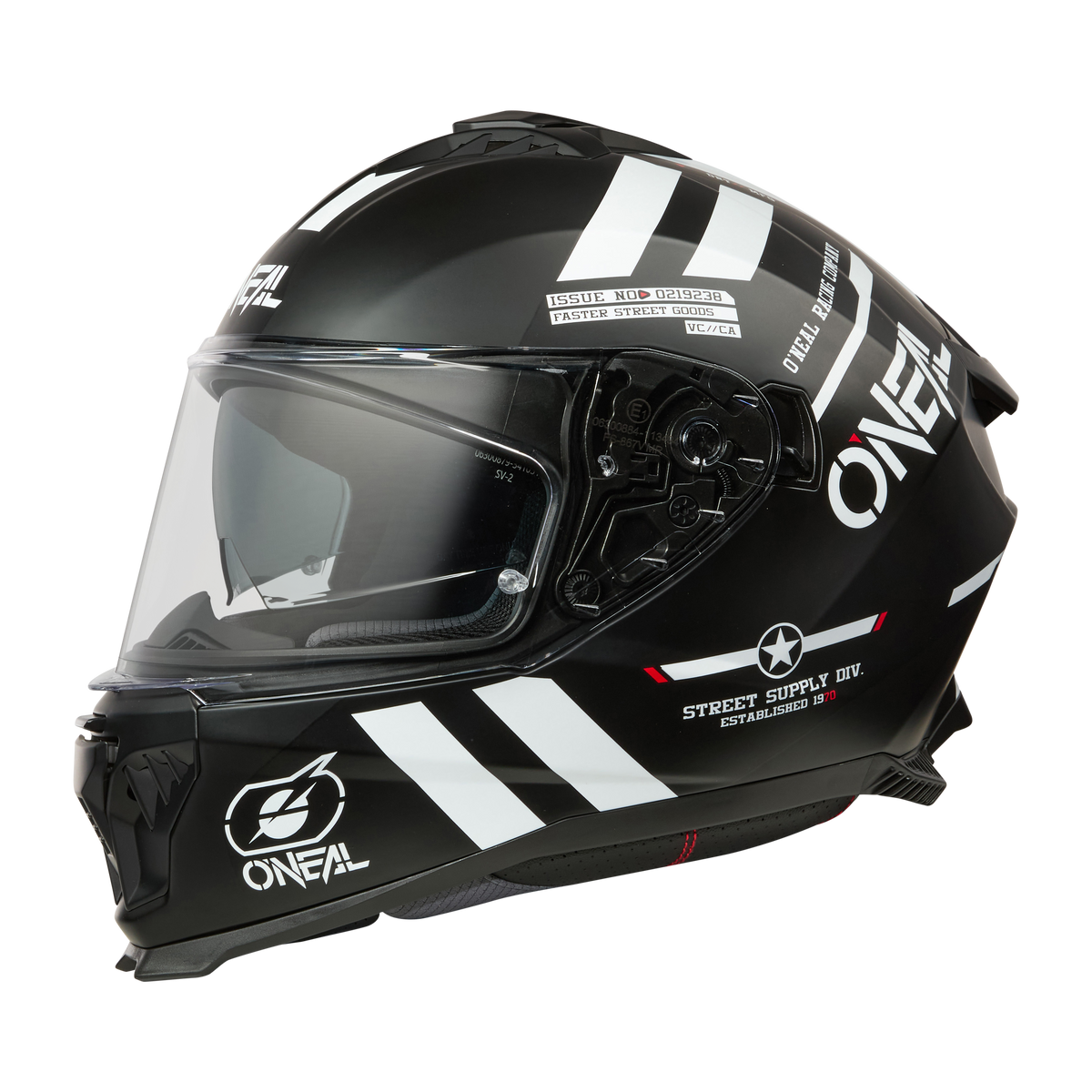 Der O'NEAL CHALLENGER Helm WARHAWK besticht durch sein markantes schwarzes Design mit klarem Visier, weißen geometrischen Elementen und dem Schriftzug „Street Supply Div.“. Gefertigt aus robustem ABS präsentiert er das ikonische O'Neal-Logo sowie grafische Details wie Streifen und einen Stern in Schwarz/Weiß/Rot.