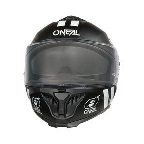 Der schwarz-weiße O'NEAL CHALLENGER Helm WARHAWK besteht aus strapazierfähigem ABS-Material, verfügt über ein klares Visier und ein markantes geometrisches Design. Markante Logos zieren die Vorder- und Seitenpartie vor einem einfarbig schwarzen Hintergrund und sorgen für einen eleganten Look.