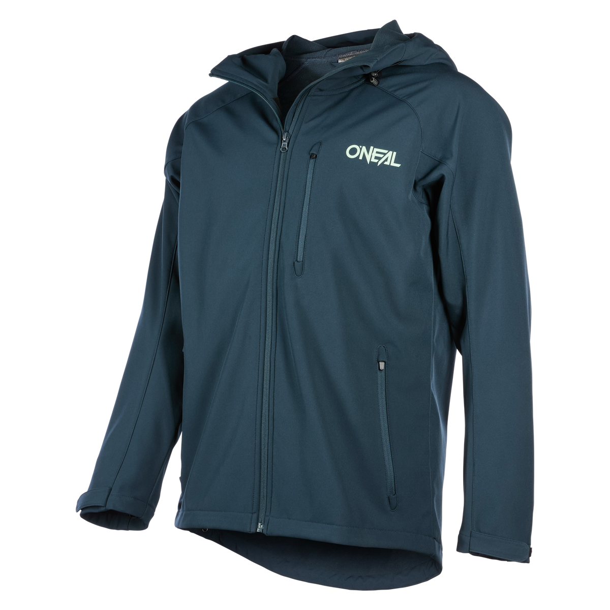 Die O'NEAL CYCLONE Soft Shell Jacke in Dunkelblau verfügt über einen Frontreißverschluss, eine Brusttasche mit Reißverschluss und zwei Seitentaschen, ebenfalls mit Reißverschluss. Die wasserabweisende Jacke hat eine Kapuze und trägt das O'NEAL-Logo auf der linken Brustpartie.