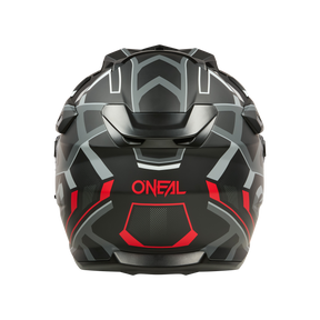 Ein O'NEAL D-SRS Helm SQUARE in Schwarz mit geometrischen Mustern und grauen und roten Akzenten, von hinten betrachtet. Dieser Helm von O'NEAL zeigt ein markantes eckiges Design und bietet ein modernes und elegantes Erscheinungsbild vor einem soliden schwarzen Hintergrund. Damit ist er perfekt für Fahrer, die sowohl Stil als auch Schutz suchen.