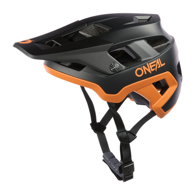 Der O'NEAL DEFENDER Helm SOLID ist ein schwarz-orangefarbener Mountainbike-Helm von O'NEAL mit Visier, Belüftungslöchern und verstellbaren Kinnriemen, abgebildet auf weißem Hintergrund.