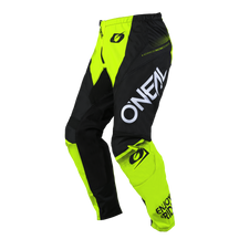 Ein Paar O'NEAL ELEMENT Hose RACEWEAR-Hosen in Neongelb und Schwarz, die das O'NEAL-Markenlogo auf dem rechten Oberschenkel und dem linken Kniebereich deutlich sichtbar zeigen. Das Design zeichnet sich durch fettgedruckten Text und komplizierte Nähmuster aus und bietet sowohl Komfort als auch Schutz für gut sichtbares Offroad-Motorsportfahren.