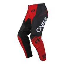 Ein Paar O'NEAL ELEMENT Hose RACEWEAR-Hosen in Rot und Schwarz, mit dem O'Neal-Logo deutlich sichtbar am oberen Oberschenkel und dem Text „Enjoy the Ride“ am unteren Bein. Diese Motorsporthose bietet Komfort und Schutz mit verstärkten Nähten und gepolsterten Bereichen für zusätzlichen Schutz.