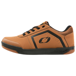 https://cdn.oneal.eu/assets/_default_upload_bucket/2025_ONeal_PINNED%20FLAT%20Pedal%20Shoe%20V.25_caramel_black_left%20side_1.png