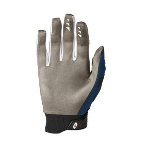 Ein O'NEAL REVOLUTION Nanofront Handschuh in Grau mit schwarzen und blauen Akzenten, entworfen für die linke Hand. Dieser Handschuh verfügt über verstärkte Fingerspitzen, dreieckige Griffe, ein strukturiertes Handgelenkband für sicheren Halt und atmungsaktives Material an den Seiten. Ein perfekter MX/MTB-Handschuh für jeden Fahrer.