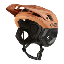 https://cdn.oneal.eu/assets/_default_upload_bucket/2025_ONeal_TRAPPER%20Helmet%20SOLID%20V.25_caramel_black_front.png