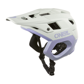 https://cdn.oneal.eu/assets/_default_upload_bucket/2025_ONeal_TRAPPER%20Helmet%20SOLID%20V.25_white_violet_3-4-front.png