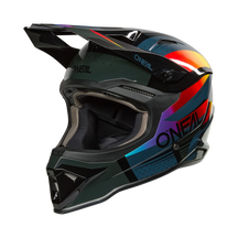 Der O'NEAL 1SRS Youth Helmet RC, ein Fullface-Motocross-Helm in Schwarz/Multi mit bunten geometrischen Streifen und O'NEAL-Branding, ist vor einem schwarzen Hintergrund abgebildet.